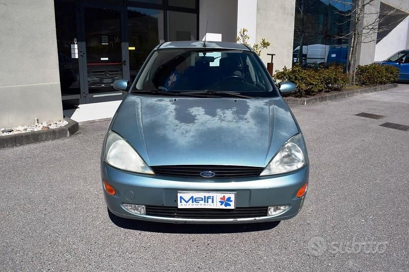 Usata Ford Focus Ghia 116 CV (85 kW) 2000 Blu Berlina