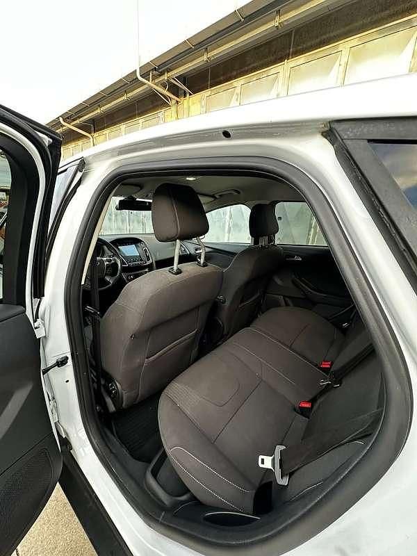 Usata Ford Focus Titanium 109 CV (80 kW) 2011 Bianco Berlina