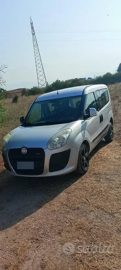 Usata Fiat Doblò 90 CV (66 kW) 2011 Grigio Monovolume
