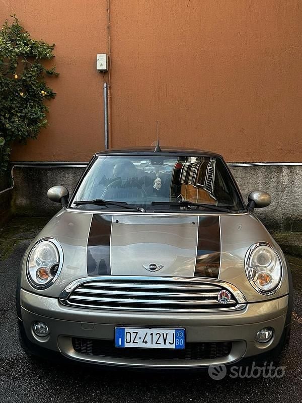 Usata Mini Cooper Cabriolet 120 CV (88 kW) 2010 Verde Cabrio