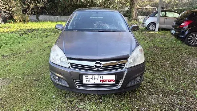 Usata Opel Astra Cosmo 110 CV (80 kW) 2009 Grigio Berlina
