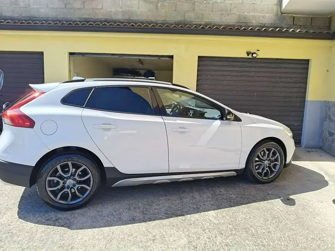 Usata Volvo V40 CC Momentum 150 CV (110 kW) 2016 Bianco Station wagon