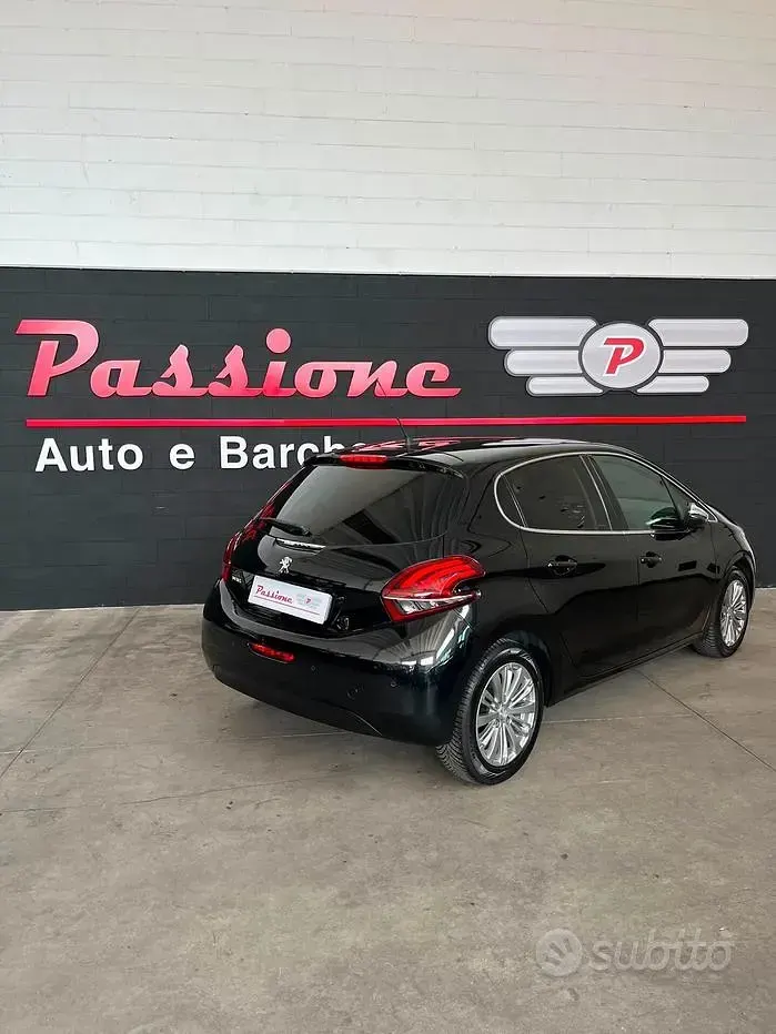 Usata Peugeot 208 82 CV (60 kW) 2019 Nero Utilitaria