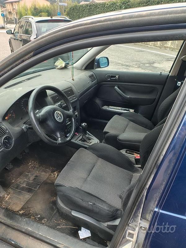 Usata VW Golf IV 1999 Blu Utilitaria