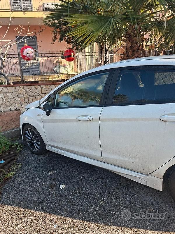 Usata Ford Fiesta ST-Line 75 CV (55 kW) 2017 Bianco Berlina