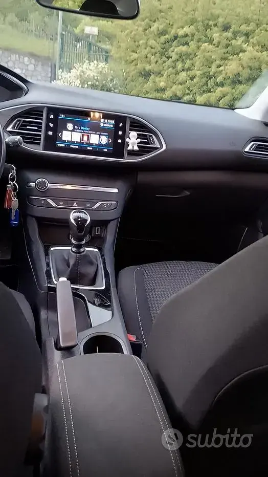 Usata Peugeot 308 131 CV (96 kW) 2021 Grigio Station wagon