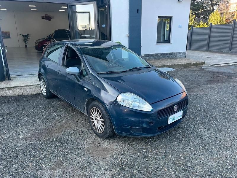 Usata Fiat Grande Punto S 75 CV (55 kW) 2012 Blu/azzurro Utilitaria