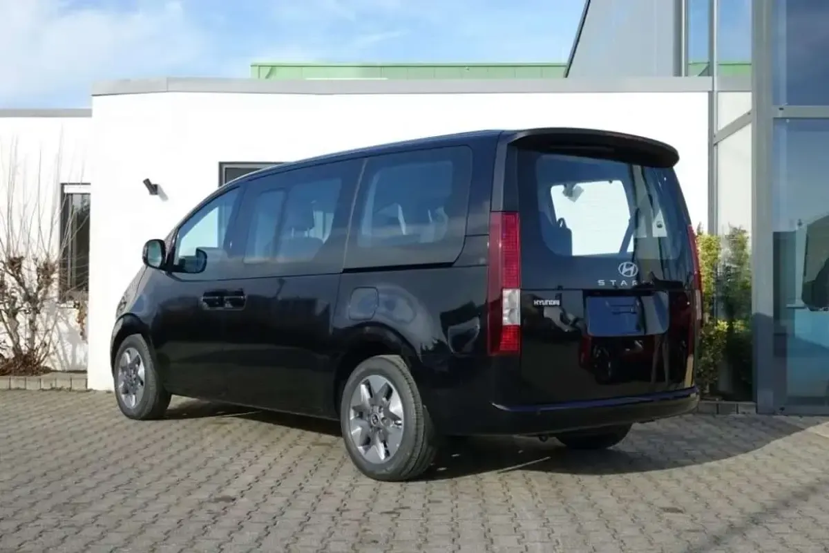 Nuova Hyundai Staria 160 CV (117 kW) 2025 Nero Monovolume