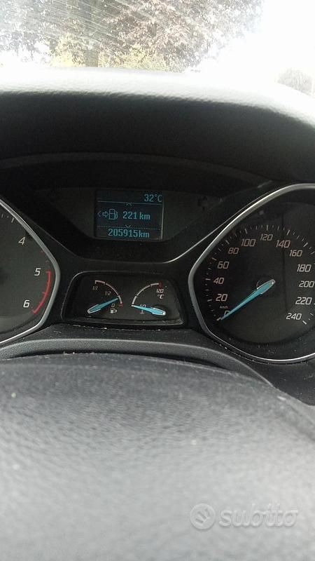 Usata Ford Focus 125 CV (91 kW) 2012 Verde Station wagon