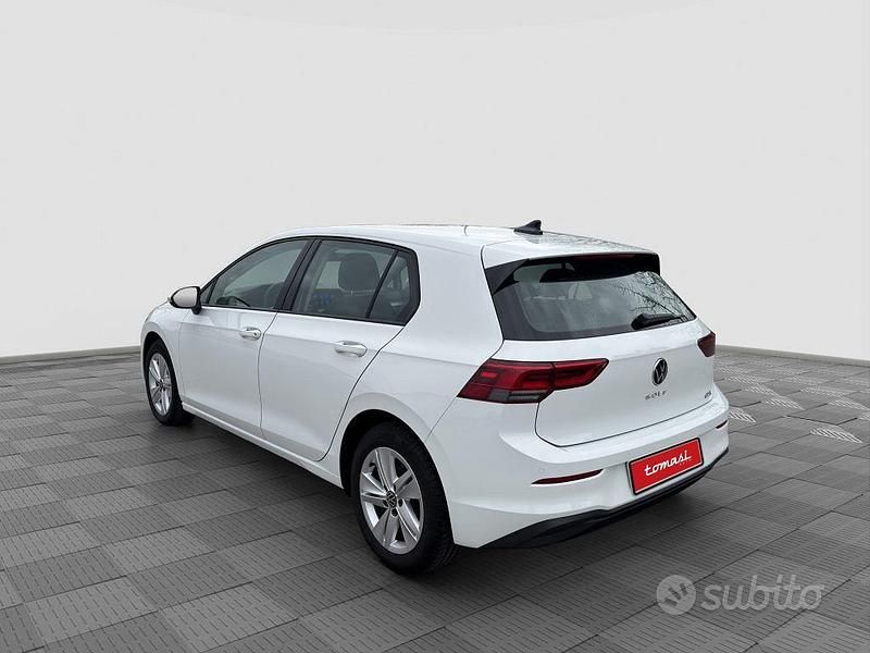 Usata VW Golf VIII Life 110 CV (80 kW) 2023 Pure white Berlina