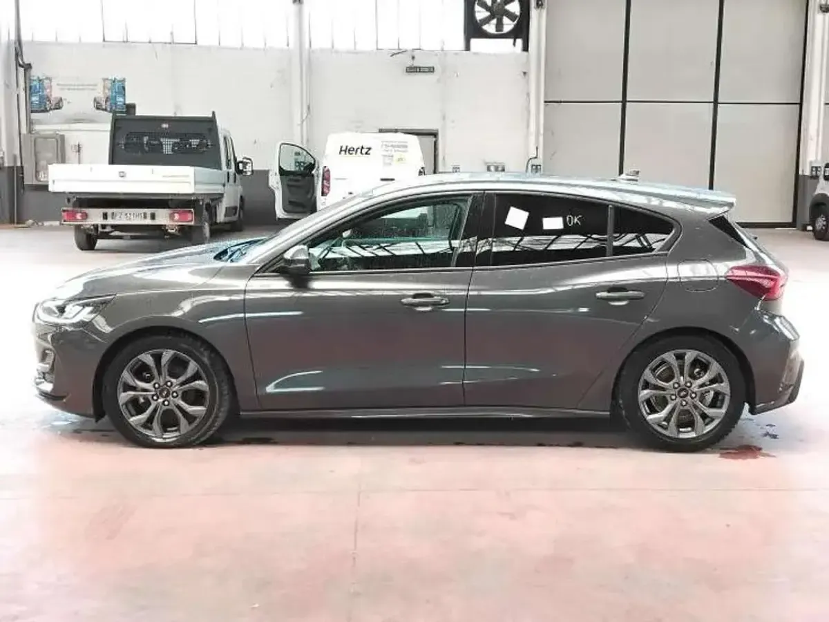 Usata Ford Focus ST-Line 116 CV (85 kW) 2025 Magnetic grey Berlina