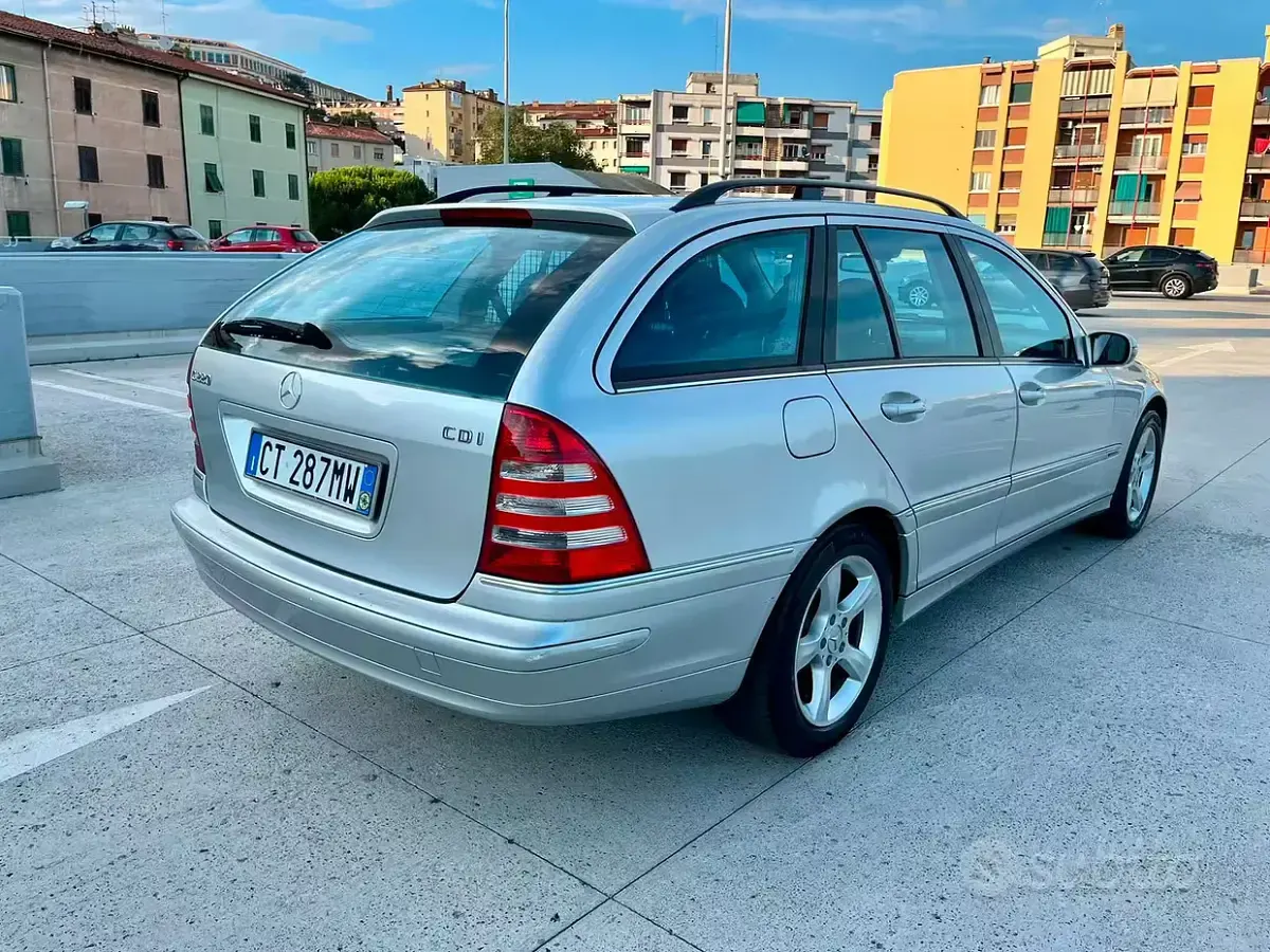 Usata Mercedes C220 150 CV (110 kW) 2006 Grigio Station wagon