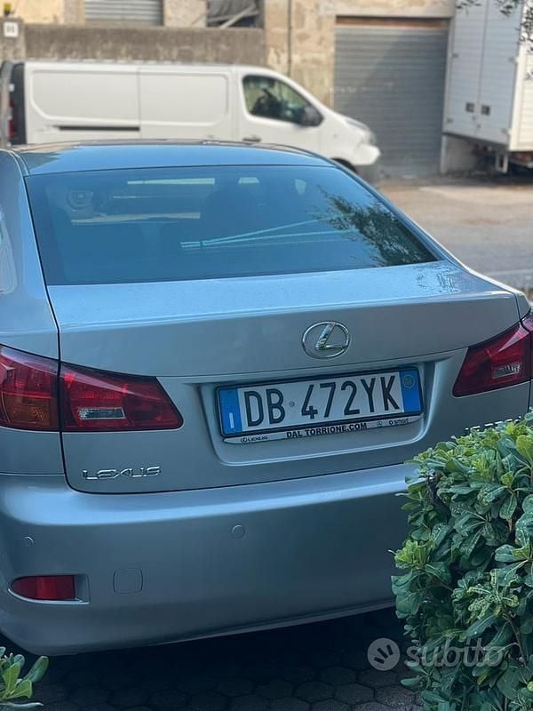 Usata Lexus IS220d 177 CV (130 kW) 2005 Grigio Berlina