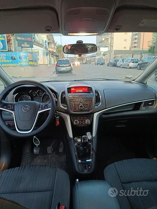 Usata Opel Zafira Tourer 2014 Bianco Monovolume
