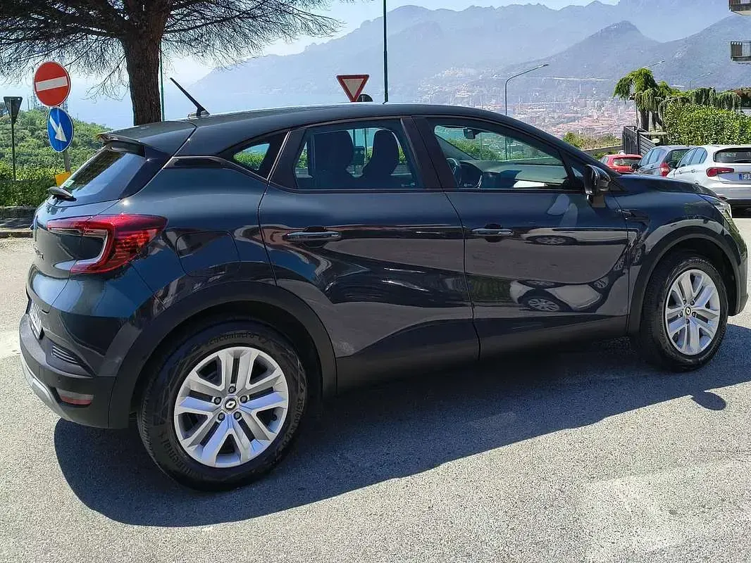 Usata Renault Captur Equilibre 101 CV (74 kW) 2023 Blu/azzurro SUV