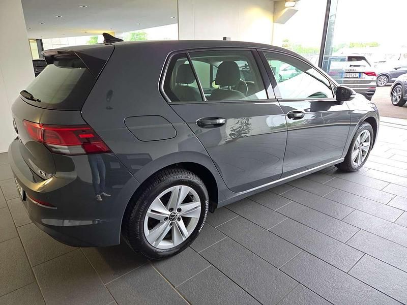 Usata VW Golf VIII Life 110 CV (80 kW) 2020 Grigio Berlina