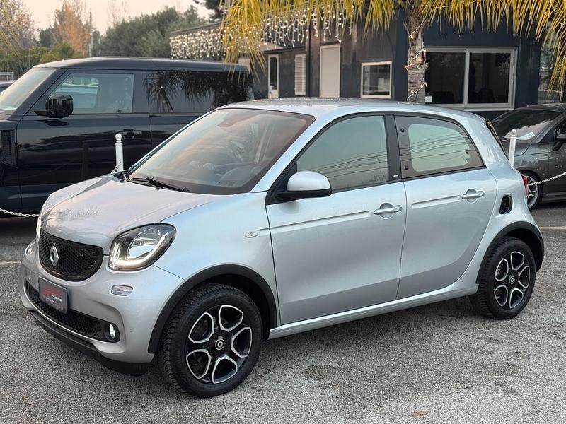 Usata Smart ForFour Prime 70 CV (51 kW) 2018 Argento Utilitaria