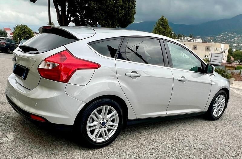 Usado Ford Focus Titanium 120 HP (88 kW) 2014 Prateado Sedan
