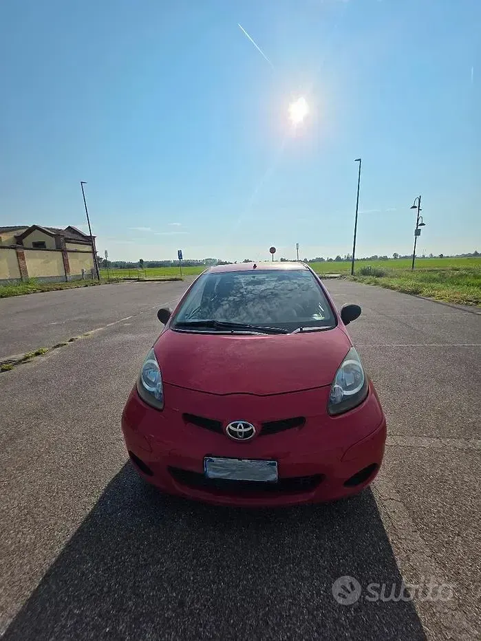 Usata Toyota Aygo 68 CV (50 kW) 2007 Rosso Utilitaria