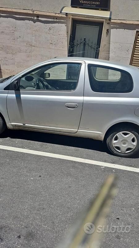 Usata Toyota Yaris 2001 Grigio Utilitaria