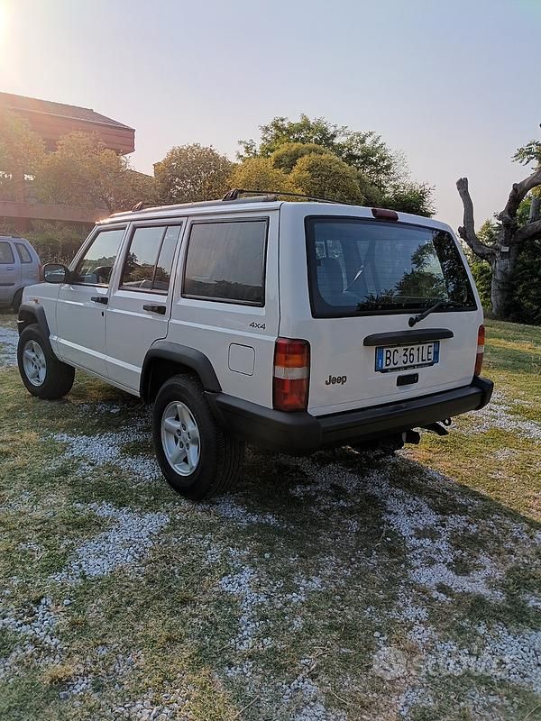 Usata Jeep Cherokee Sport 116 CV (85 kW) 1999 Bianco SUV