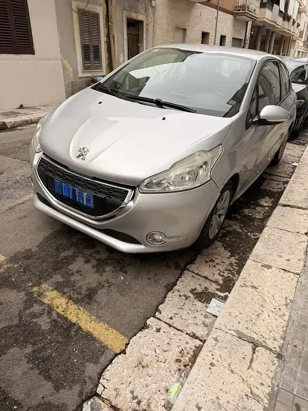 Usata Peugeot 208 Allure 82 CV (60 kW) 2012 Grigio Utilitaria