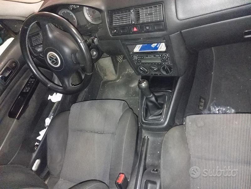 Usata VW Golf IV 110 CV (80 kW) 2002 Nero Berlina