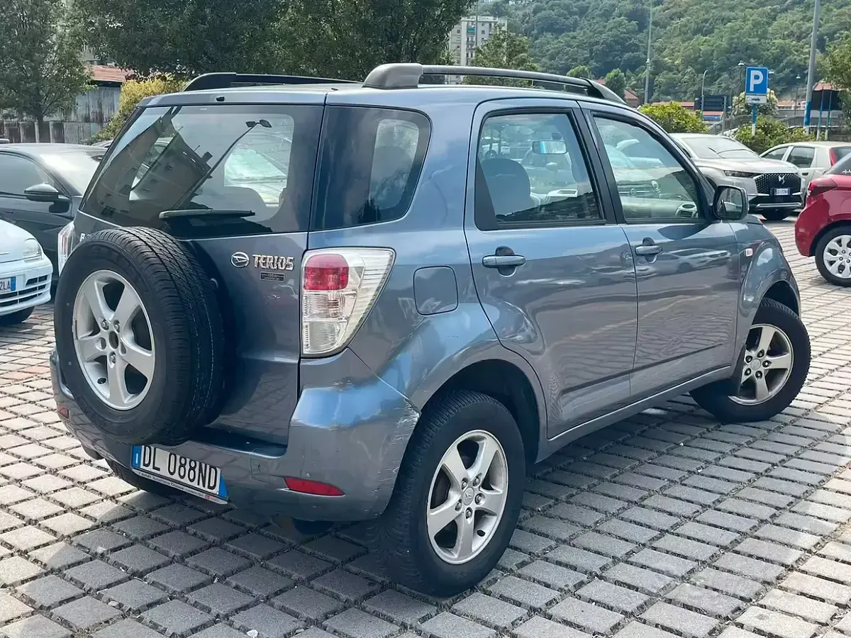 Usata Daihatsu Terios 105 CV (77 kW) 2007 Grigio SUV