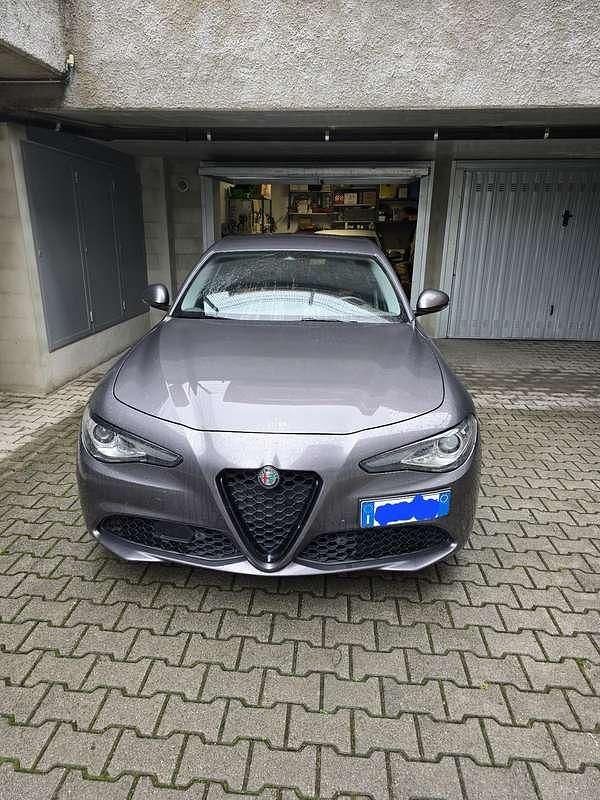 Usata 2020 Alfa Romeo Giulia Business Tre volumi | 21.000 € (Molto cara) - Immagine 1/4