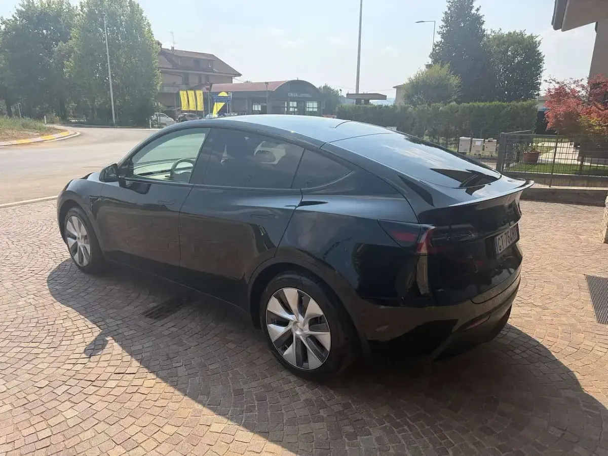 Usata Tesla Model Y RWD 125 kW (170 CV) 2024 Nero SUV
