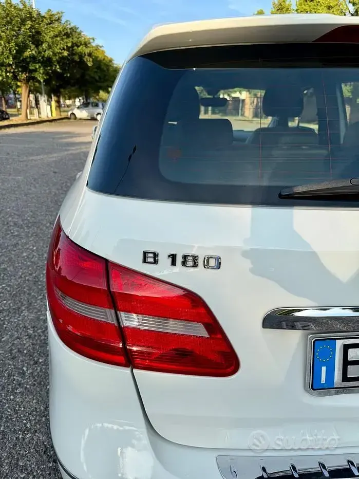 Usata Mercedes B180 Premium 136 CV (100 kW) 2013 Bianco Utilitaria