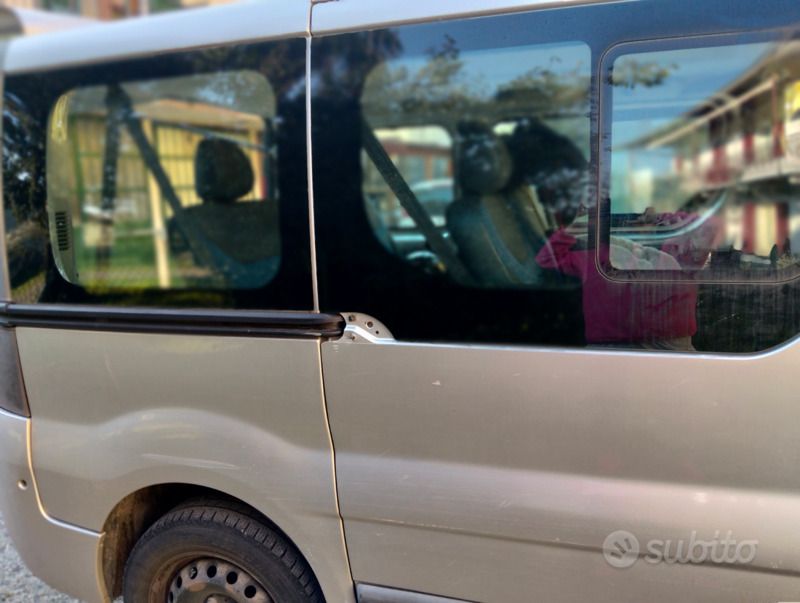 Usata Renault Trafic 80 CV (58 kW) 2013 Grigio Monovolume