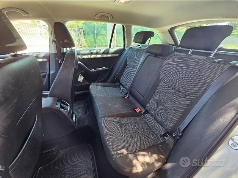 Usata Skoda Octavia G-TEC Executive 110 CV (80 kW) 2015 Bianco Station wagon