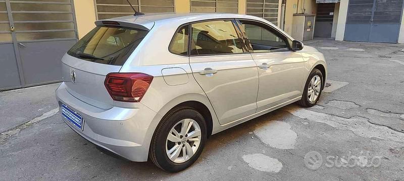 Usata VW Polo Comfortline 80 CV (58 kW) 2019 Grigio metallizzato Utilitaria