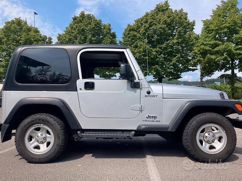 Usata Jeep Wrangler 177 CV (130 kW) 2003 Grigio SUV