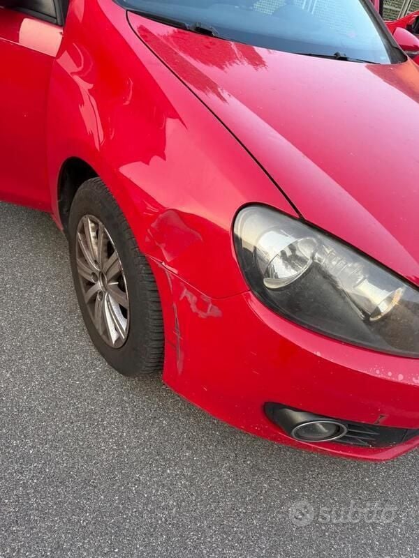 Usata VW Golf VI 105 CV (77 kW) 2012 Rosso Utilitaria