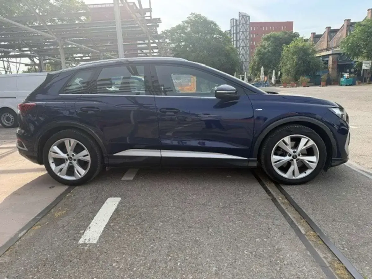 Usata Audi Q4 e-tron Ambiente 69 kW (95 CV) 2022 Blu/azzurro SUV