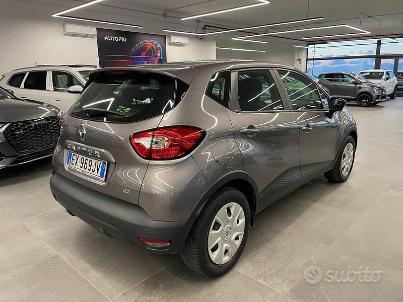 Usata Renault Captur 90 CV (66 kW) 2015 Grigio SUV