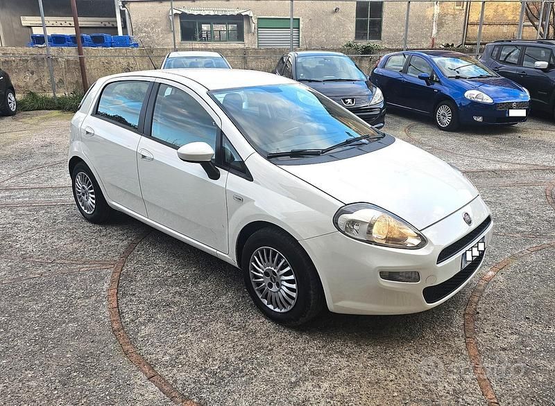 Bianco Usata 2014 Fiat Punto Tre volumi | 4900 € (Buon prezzo) - Immagine 1/4