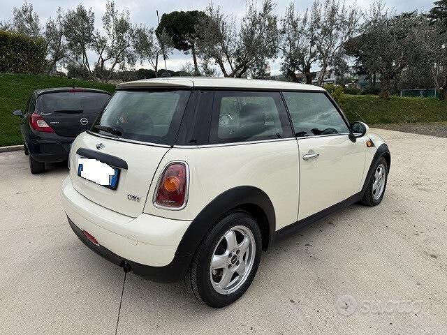 Usata Mini ONE 95 CV (69 kW) 2009 Beige Utilitaria