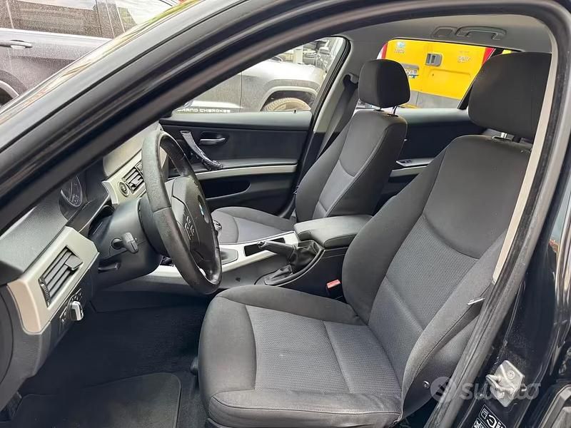 Usata BMW 318 142 CV (104 kW) 2009 Nero Station wagon