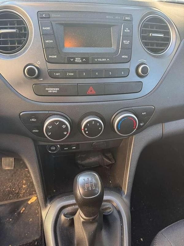 Usata Hyundai i10 65 CV (47 kW) 2020 Grigio Utilitaria