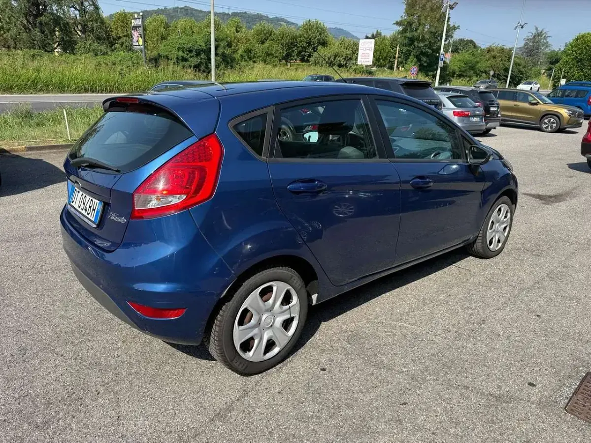 Usata Ford Fiesta 82 CV (60 kW) 2009 Blu/azzurro Berlina