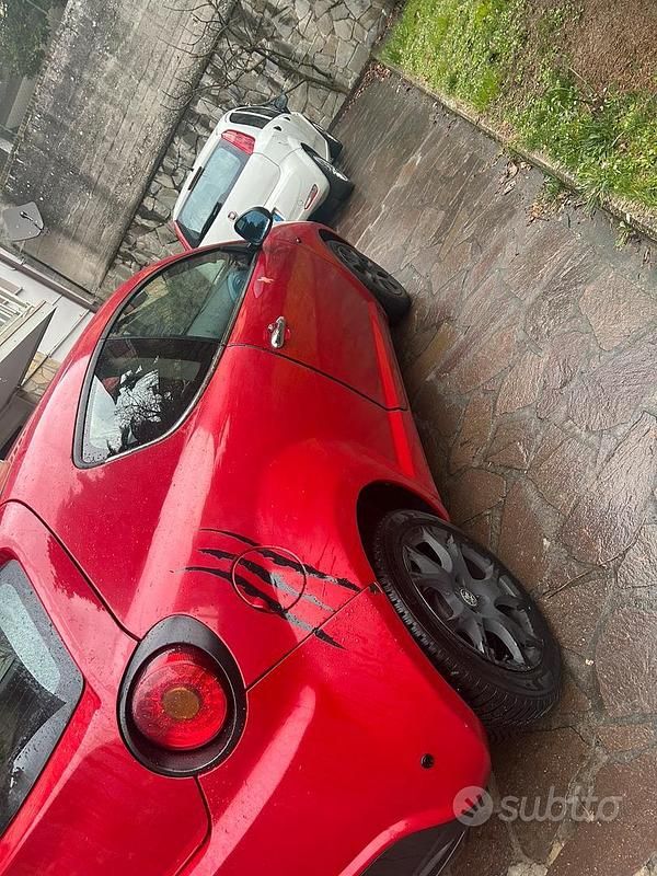 Usata Alfa Romeo MiTo 90 CV (66 kW) 2010 Rosso Utilitaria