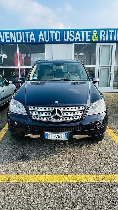 Usata Mercedes ML320 224 CV (164 kW) 2007 Blu SUV