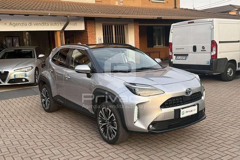 Usata Toyota Yaris Hybrid Lounge 92 CV (67 kW) 2022 Grigio Station wagon