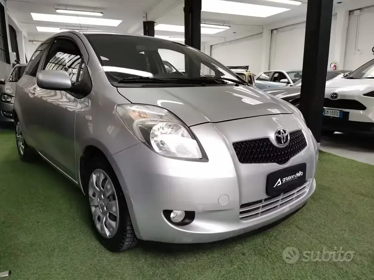 Usata Toyota Yaris Sol 87 CV (63 kW) 2007 Grigio Utilitaria