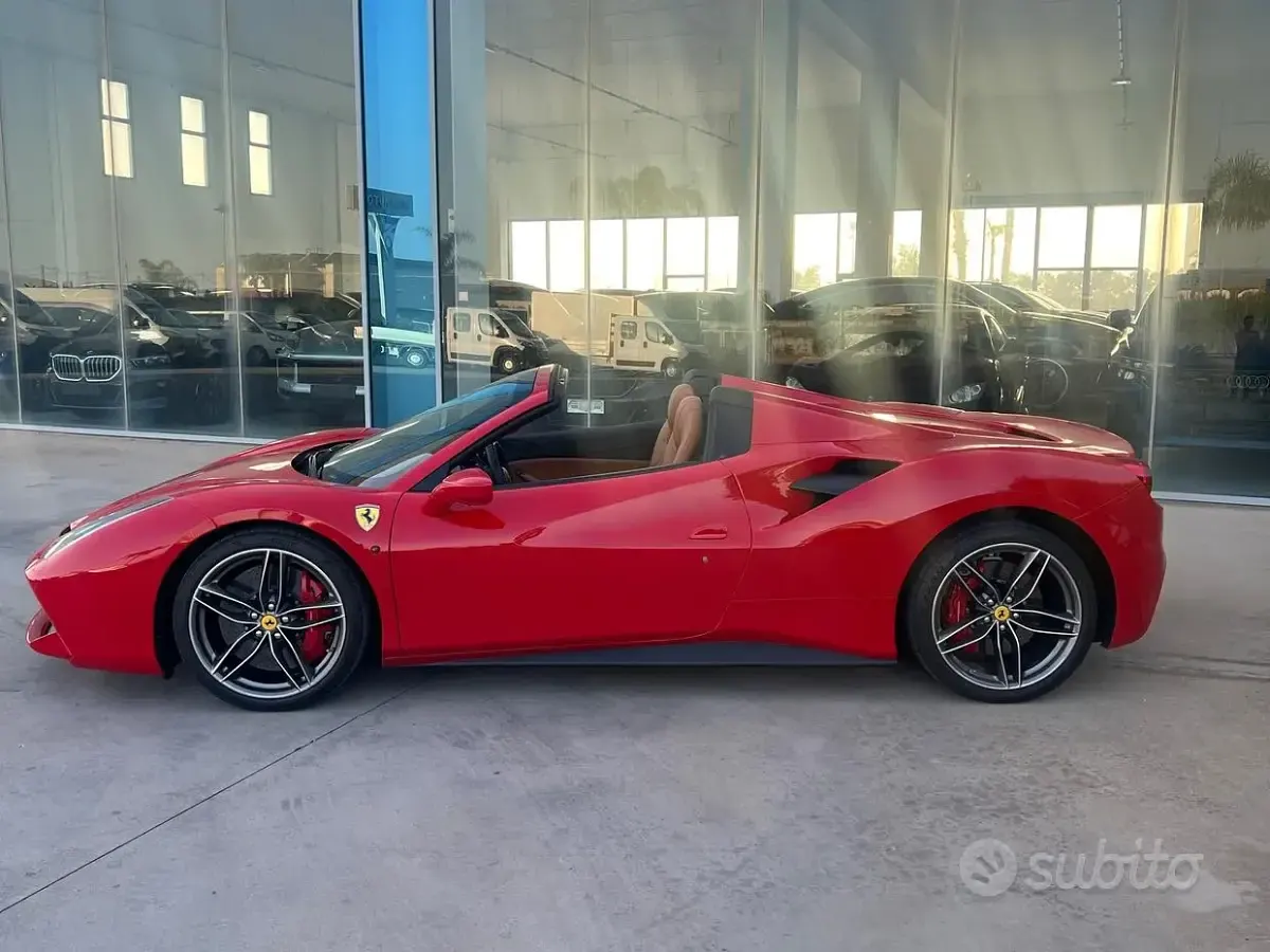 Usata Ferrari 488 670 CV (492 kW) 2017 Rosso Cabrio