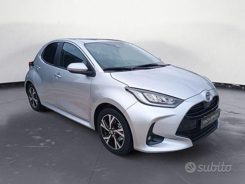 Nuova Toyota Yaris Hybrid Trend 92 CV (67 kW) 2025 Grigio Berlina