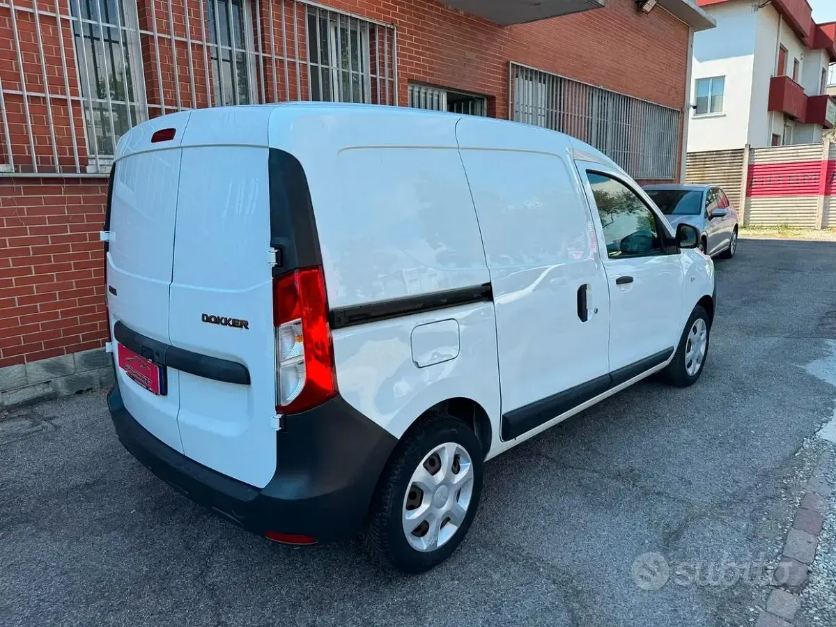 Usata Dacia Dokker Ambiance 90 CV (66 kW) 2017 Bianco Monovolume